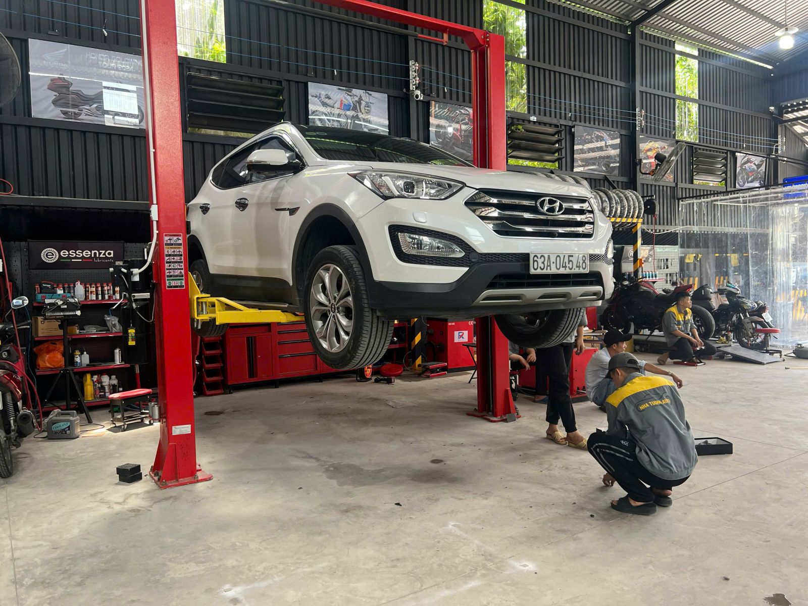 Quy trình vá vỏ bằng phương pháp vá dù tại NHÃ TƯỜNG AUTO
